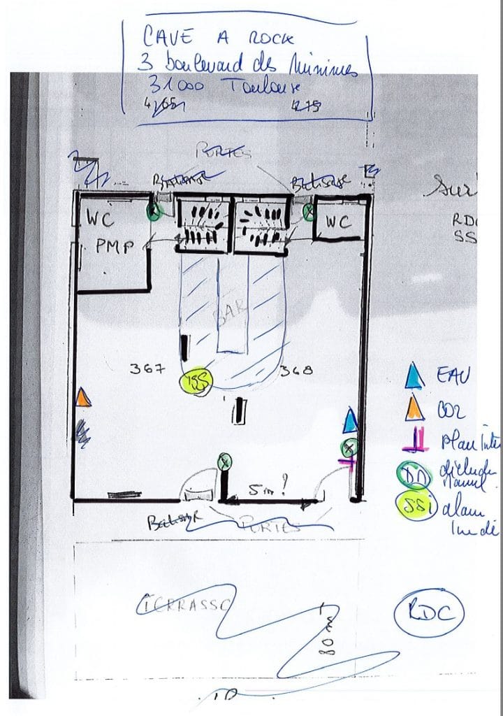 Exemple de relevé de bâtiment ou plan d'architecte, montrant les pièces et dimensions, nécessaire à la création d'un plan de sécurité incendie.